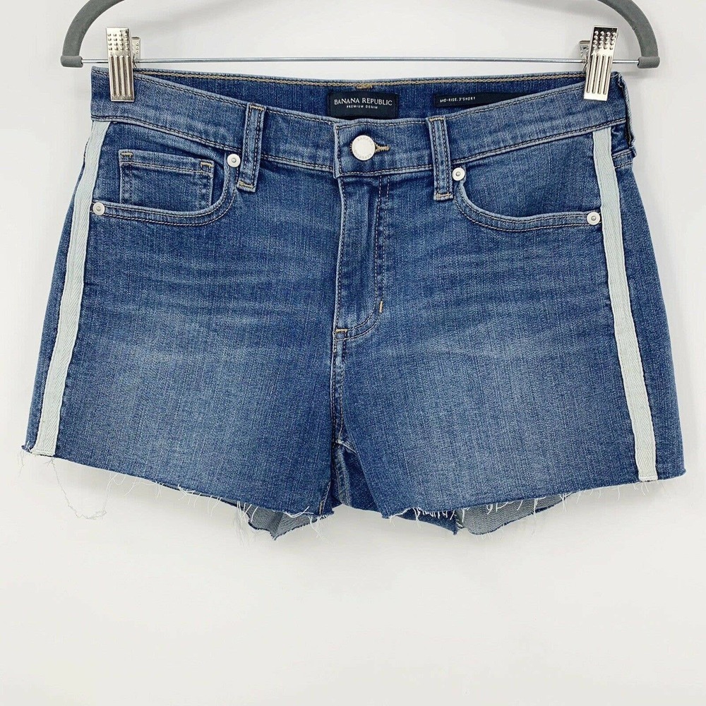 Banana Republic 3” Shorts Size‎ 27 Mid Rise Medium Wash Raw Hem Stretch Zip Fly